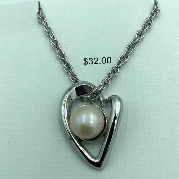 Pearl Necklace - Picture 1 of 5